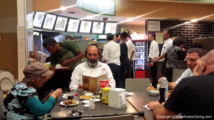 hello-yemen-shawarma-seating