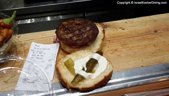 tommys-jerusalem-hamburger-in-making