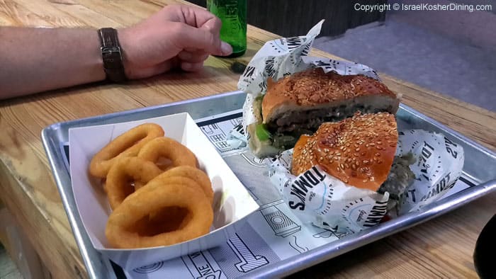 tommys-jerusalem-house-hamburger-onion-rings