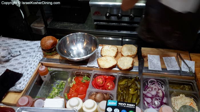 tommys-jerusalem-salad-bar