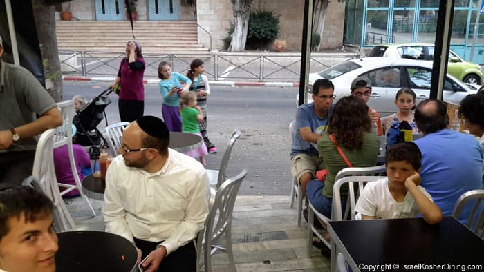 tommys-jerusalem-seating
